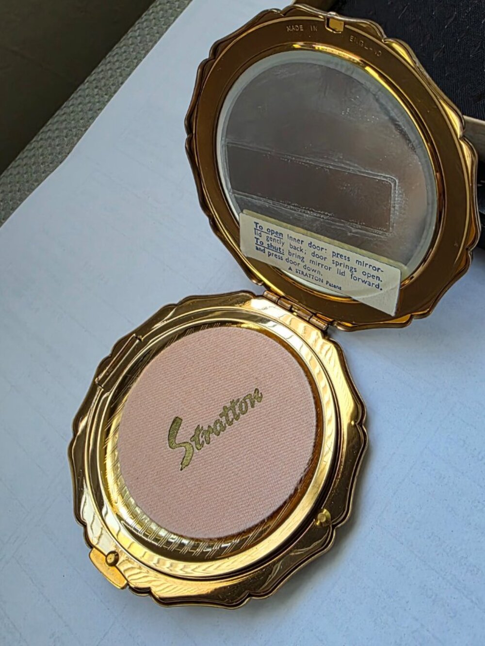 VIntage 1960s Stratton Rose Powder Compact- Unused, Fillable - Picture 6 of 8